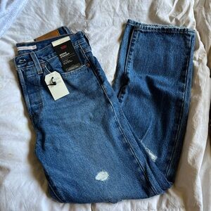 Levi’s wedgie straight distressed jeans size 27